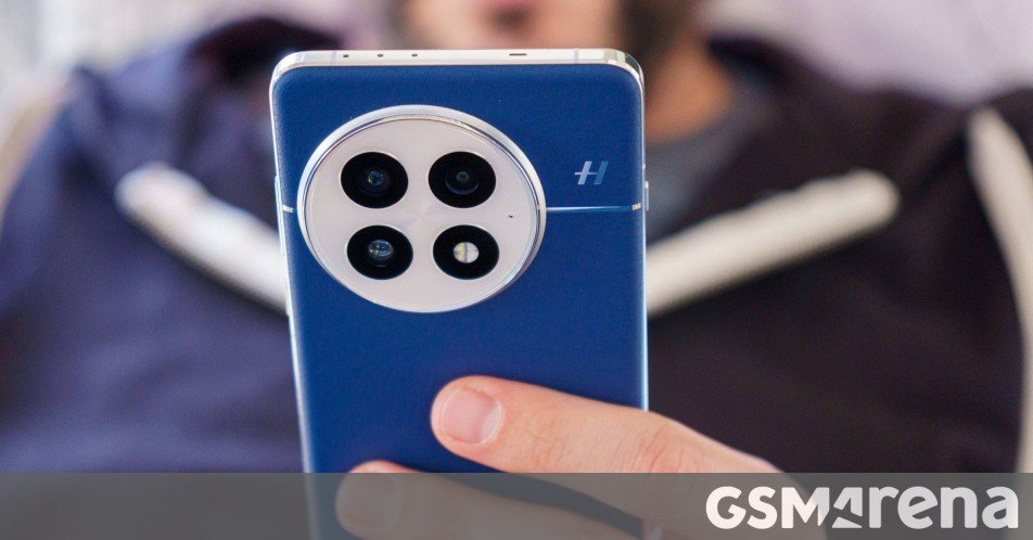 一加13更新：绕过充电+50MP无损编辑，安卓安全补丁同步