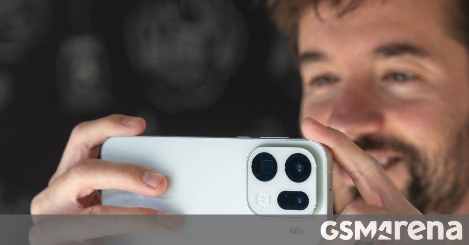 2025手机盘点：折叠屏、磁吸充电与影像旗舰的较量